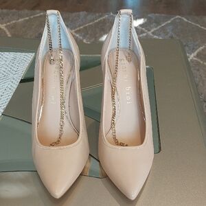 Gianni Bini Women's Tan Heels 4 inches high. Brand New